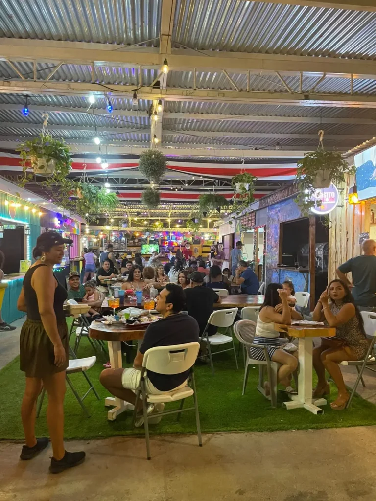 Plaza gastronomica Quepos